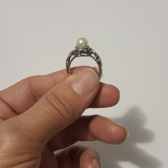 Womens size 8 pear, diamond sterling silver ring. - Picture 3 of 8